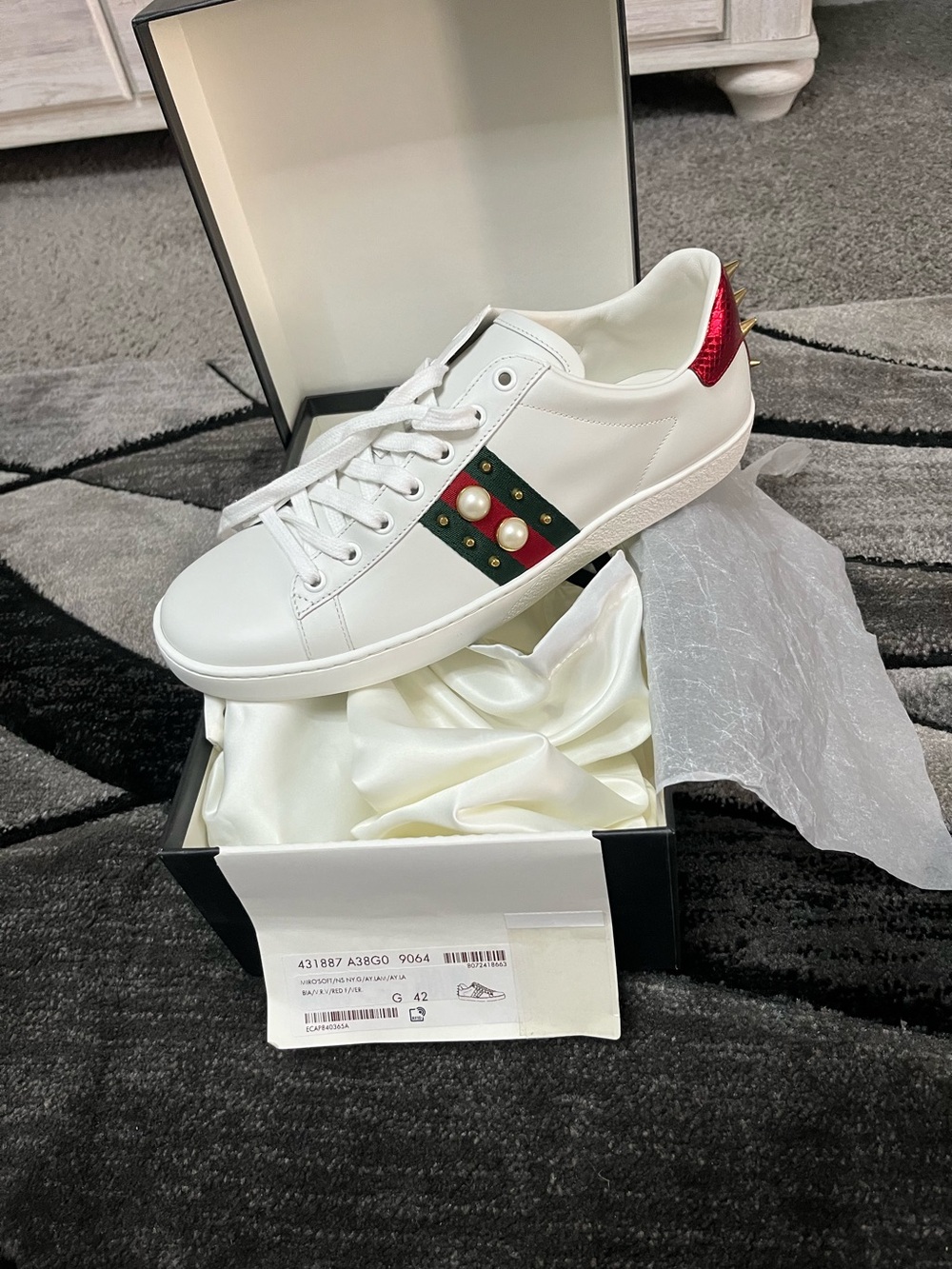 *NEW* Gucci Authentic White Leather with Red Heel Tab and Green-Red Stripe